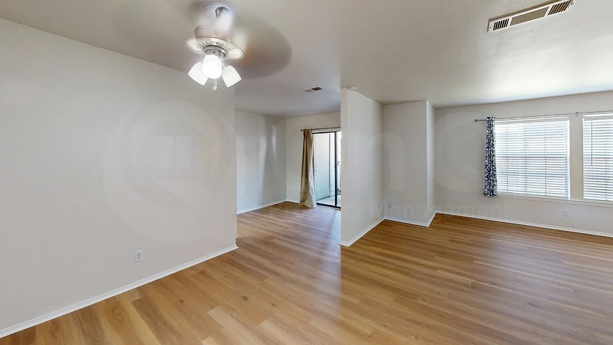 1 bed, 1.5 bath, 878 sqft, $1,250 — Photo 4