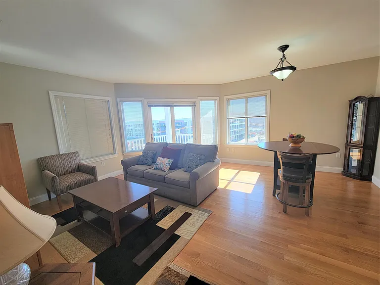 1522 Vfw Pkwy #404 — Photo 10