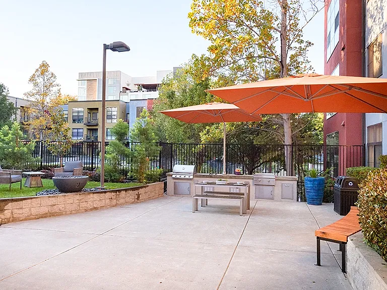 Fremont Mews — Photo 11