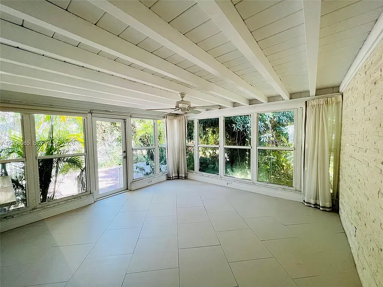 1116 Biarritz Dr — Photo 9