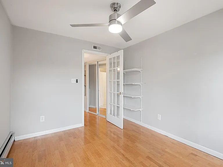 130 E Randall St — Photo 30
