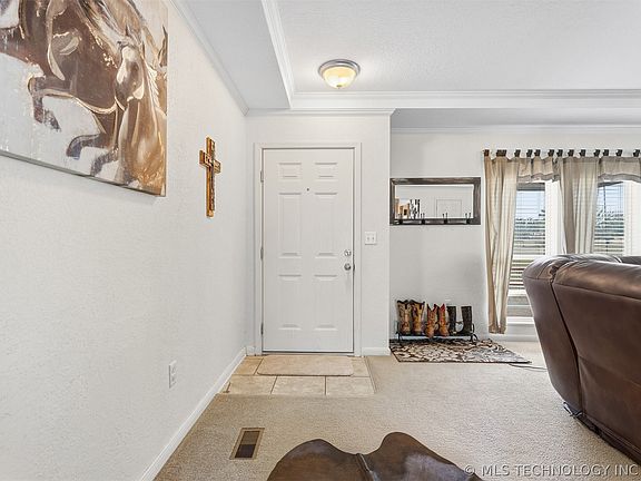 3rd image of 188 Westridge Rd