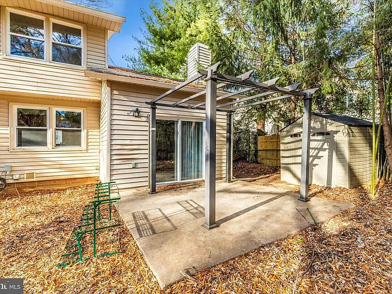 674 College Pkwy — Photo 39