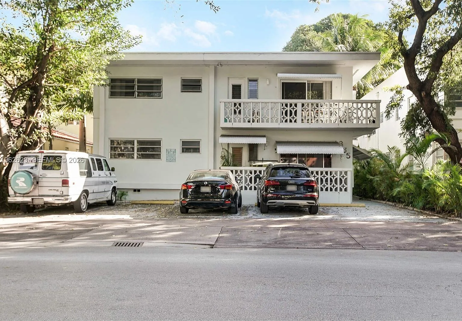 835 Meridian Condo — Photo 1