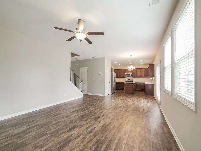 314 Lenore Ct — Photo 6