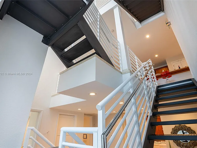 1412 SE 2nd St — Photo 4