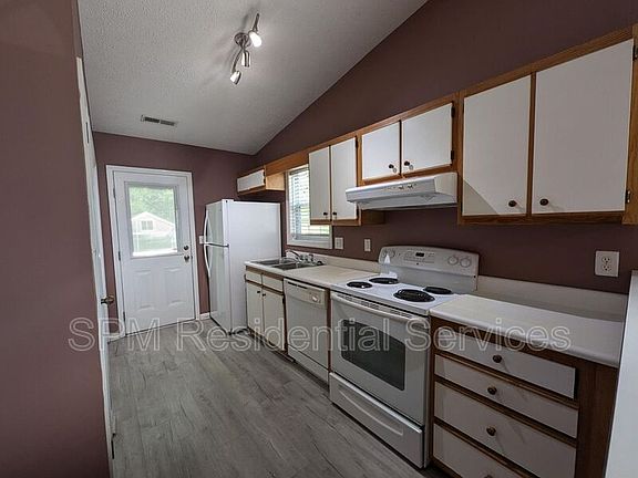 5th image of 705 Varsity Dr