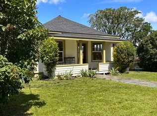 1612 7th St, Anacortes, WA 98221
