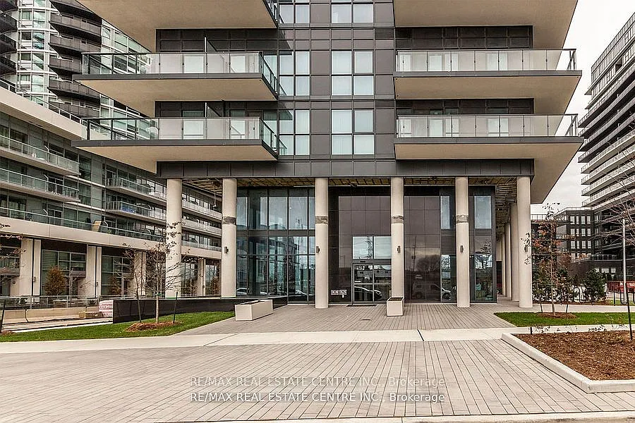 Cove Condos — Photo 1