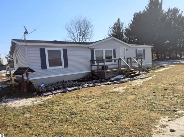 3990 N Ferris Rd, Riverdale, MI 48877
