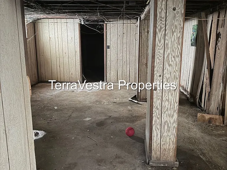 424 W Broad Street — Photo 24