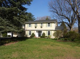 5 Glendower Cir, Pittsford, NY 14534