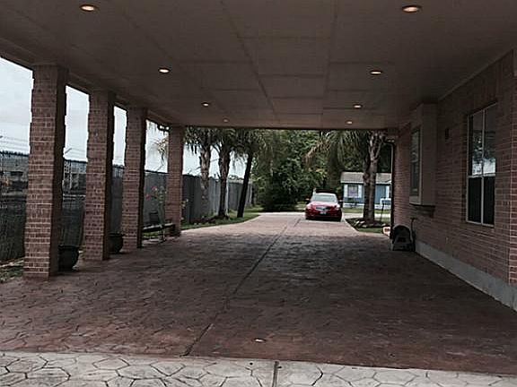 Porte-cochere  offers a warm welcome. Great for parking numerous cars. Complete with recessed lighting.
