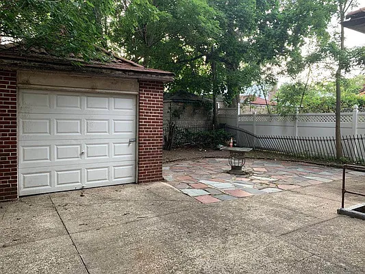 Sold by Behfar Team LLC | media 4
