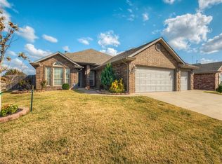 9000 Shady Grove Rd, Moore, OK 73160