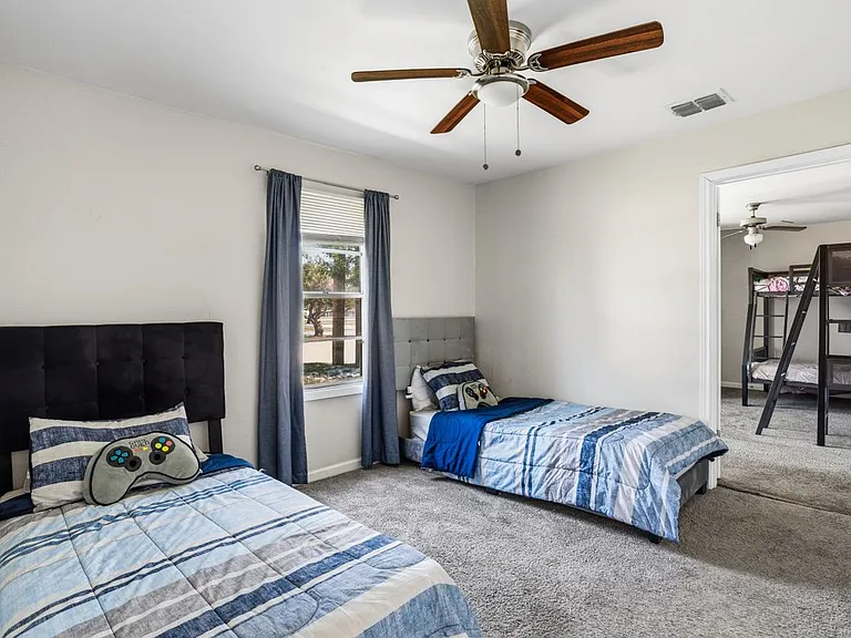 516 E Wintergreen Rd — Photo 18
