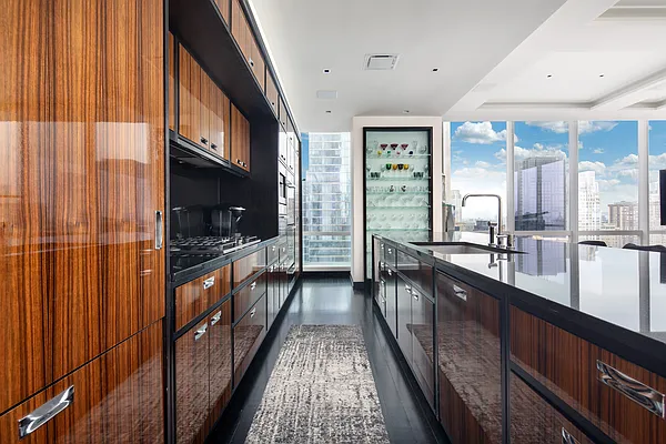 Sold by Sotheby's International Realty | media 29