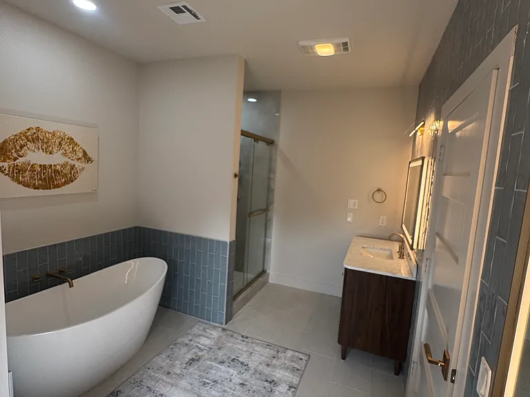 Large primary bath with separate water closet