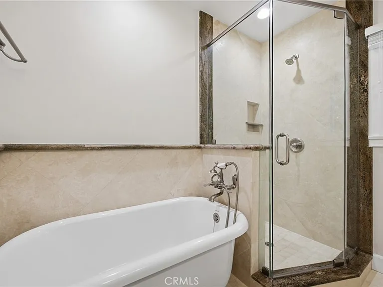 1840 Temple Hills Dr — Photo 26