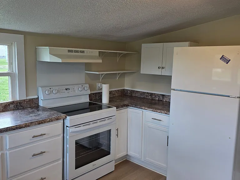 835 Parkside Rd — Photo 2