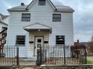 1025 Kenneth Ave, New Kensington, PA 15068