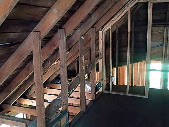 5th image of 672 Moon St