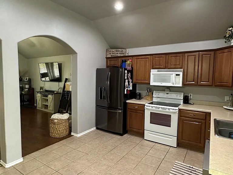 809 N Euclid Ave — Photo 5