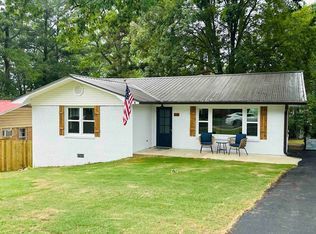 266 Woodlawn Pl, Selmer, TN 38375