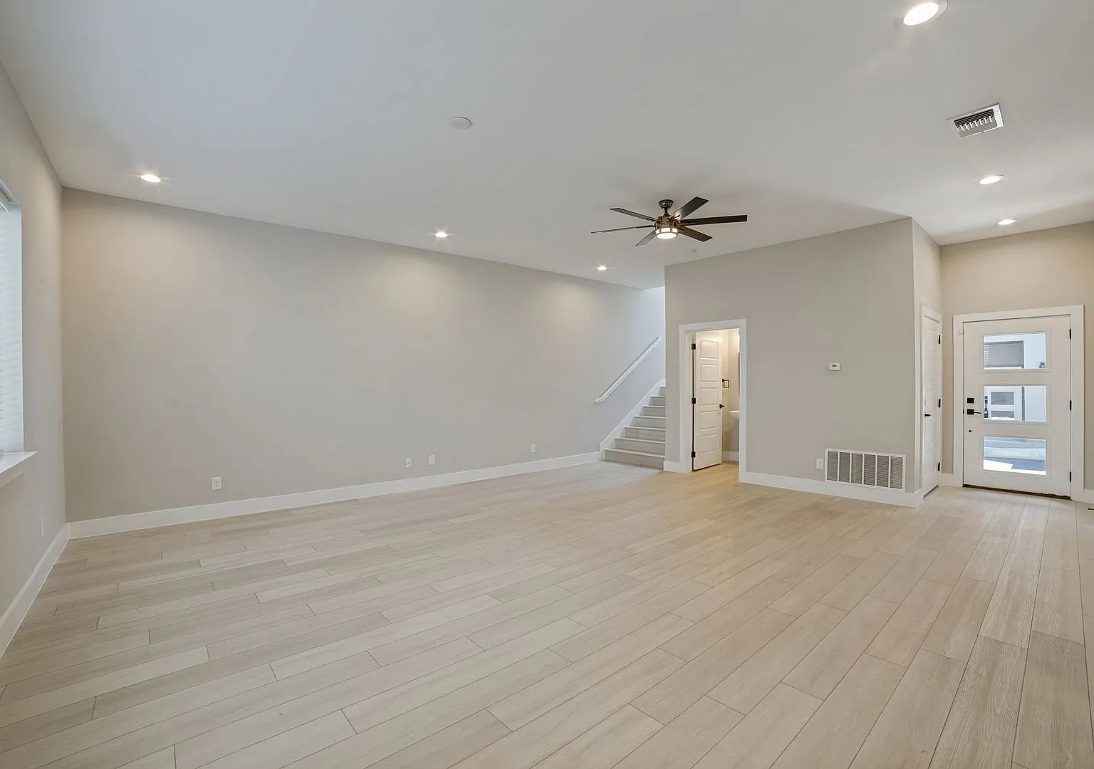 Luxury 3-Bedroom Alamo Heights Townhome — Photo 4