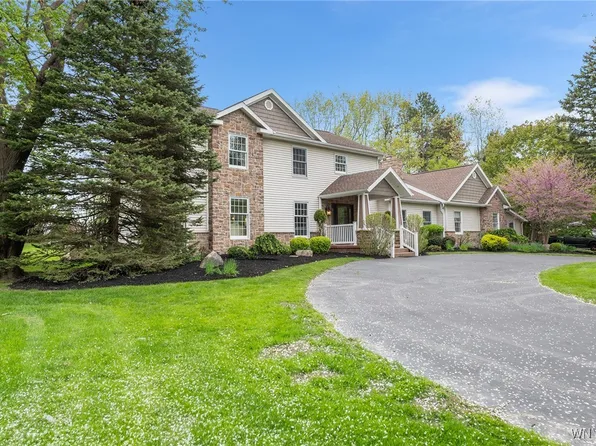 80 Rolling Hills Dr, West Seneca, NY 14224