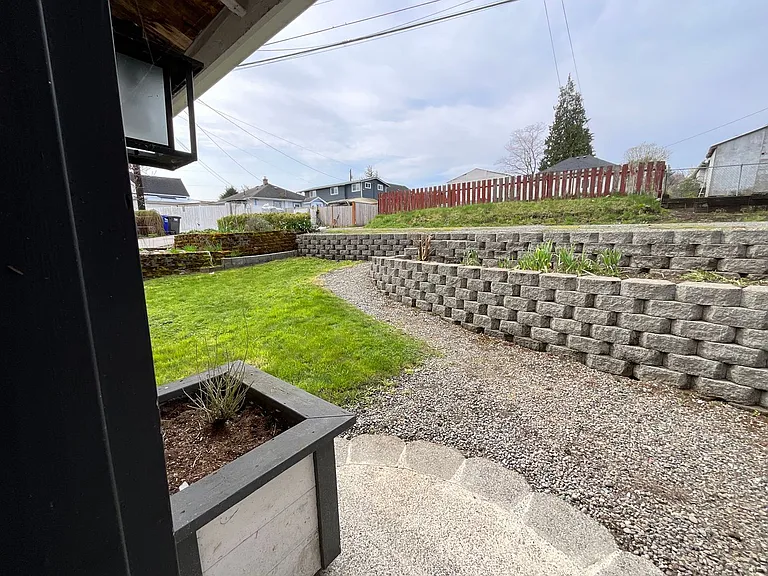 2120 E Grand Ave — Photo 21