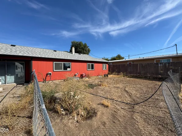 1211 SW Adrian St, Madras, OR 97741