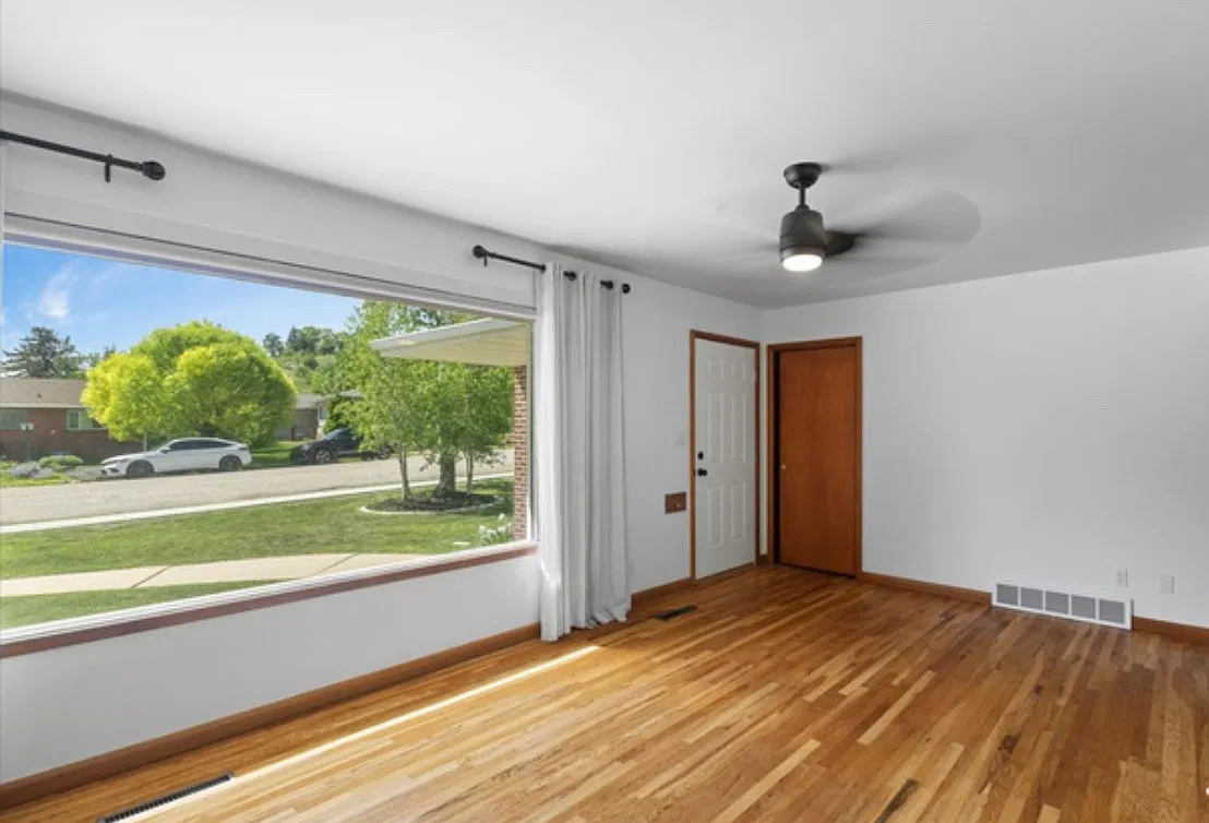 376 Lauralin Dr — Photo 4