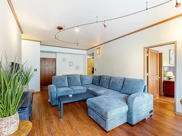 430 Lewers St APT 5G, Honolulu, HI 96815