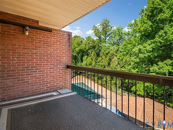4th image of 5226 Castlewood Rd APT E