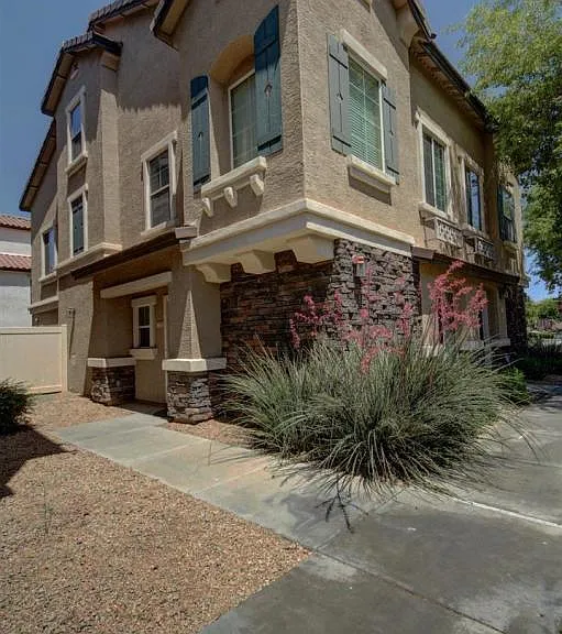 726 N Laguna Dr — Photo 7