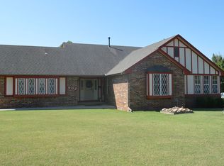 902 Ivanhoe St, Perry, OK 73077