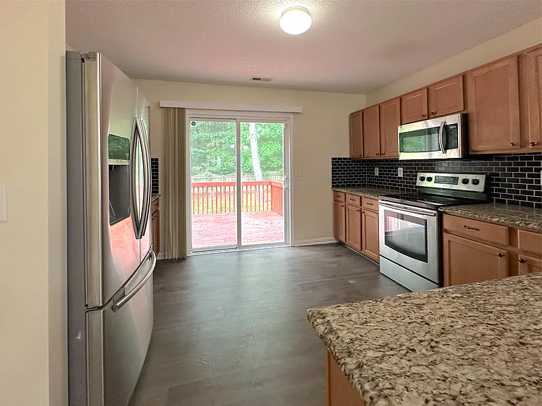 1210 Whitman Dr — Photo 9