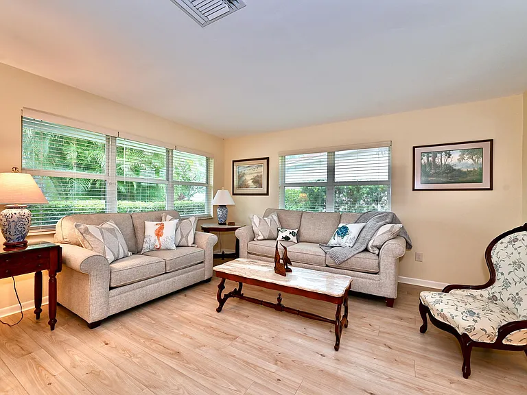 129 Alhambra Pl — Photo 8