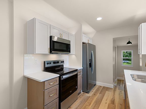 3rd image of 563 Rosedale Rd