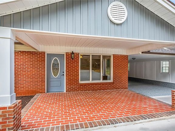 3rd image of 140 Beechwood Cir
