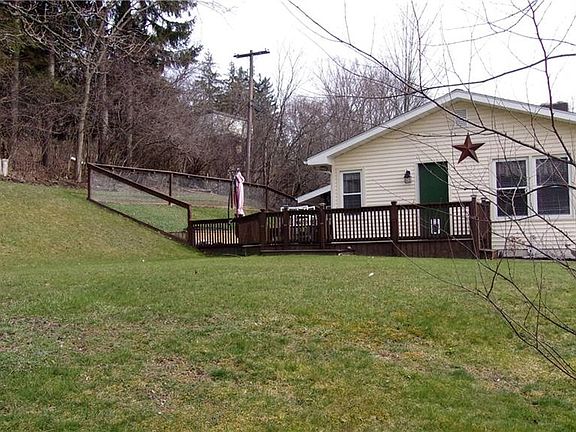 4th image of 8 Meadowbrook Ct