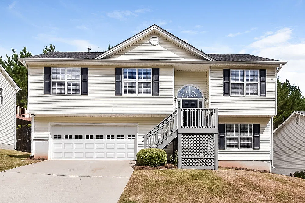 4 bed, 3.0 bath, 1996 sqft, $2,430 — Photo 1