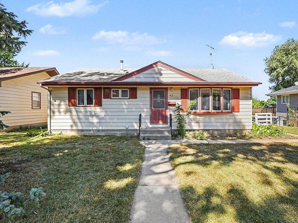 1st image of 913 7th Ave E