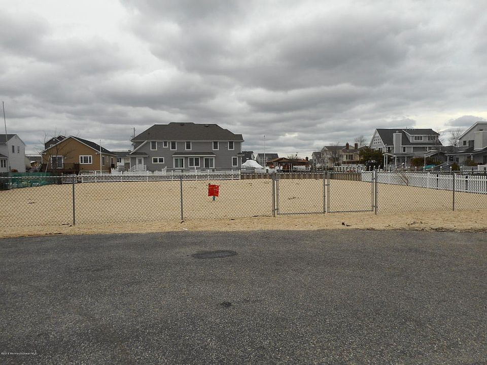 2nd image of 364 Stephan Ave