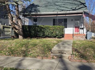375 W Pine St, Canton, IL 61520