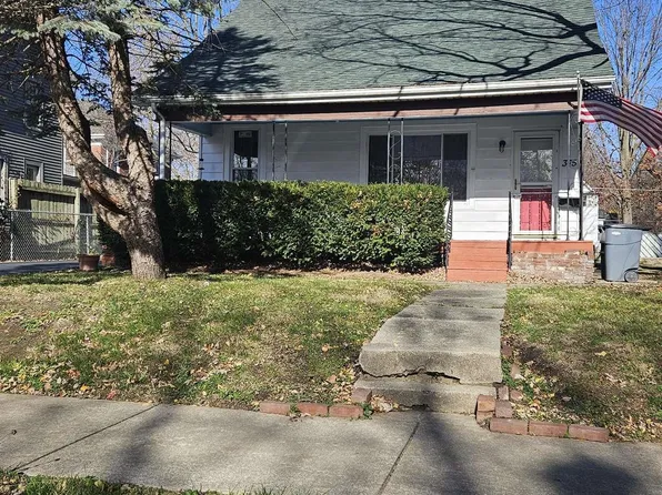 375 W Pine St, Canton, IL 61520