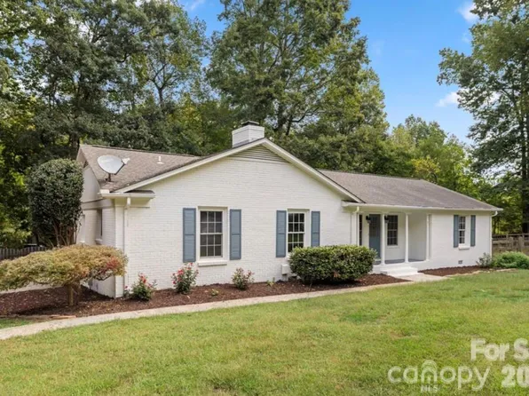 2411 Kimway Dr, Matthews, NC 28105