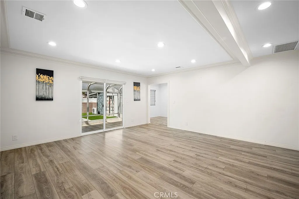 3 bed, 1264 sqft, $4,250 — Photo 4