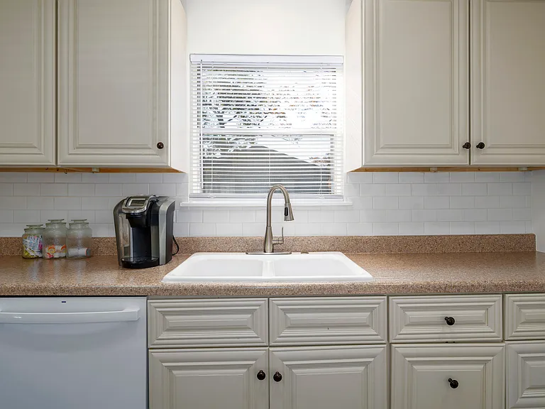 3984 Christopher Dr — Photo 12